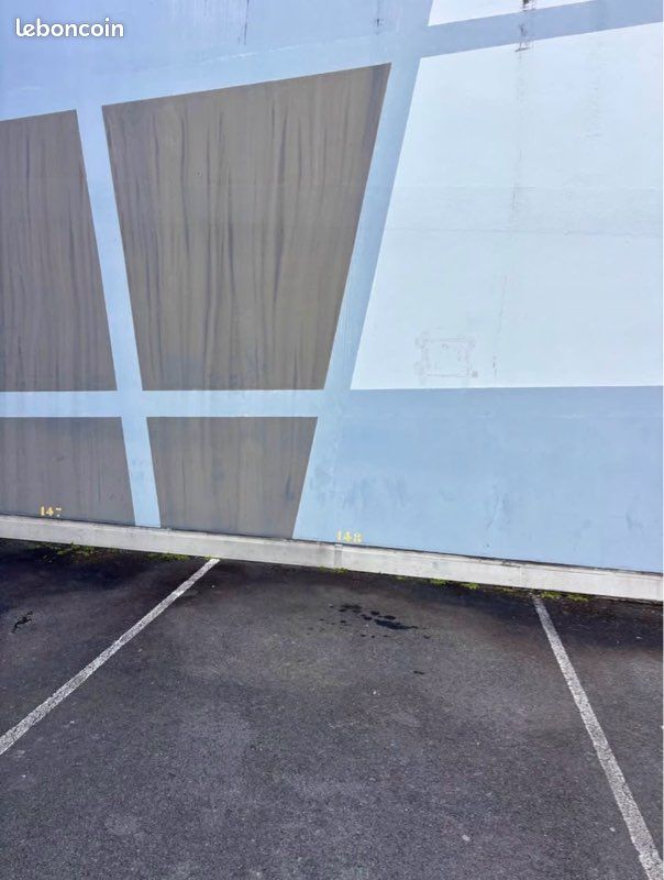 Place de parking sécurisé · à Saint-Denis · 85 €/mois