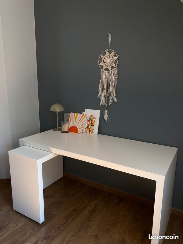 Bureau (image 1)
