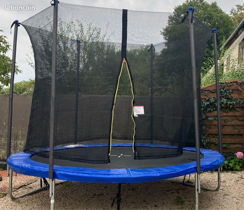 Trampoline (image 1)