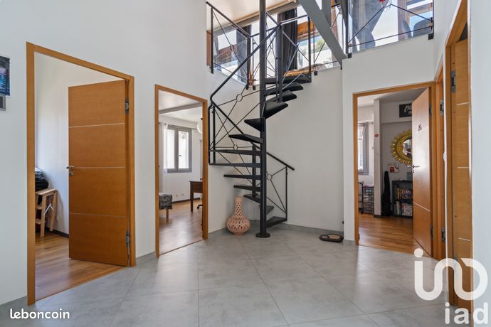 Maison familiale 5 pièces 223 m² — 1