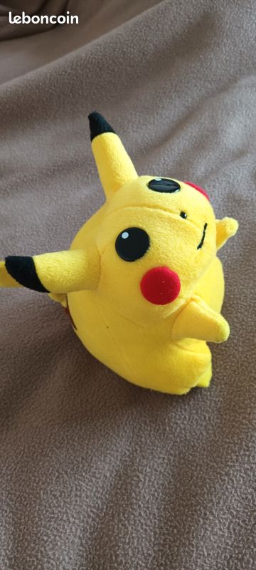 Peluche pokémon Pikachu (image 2)