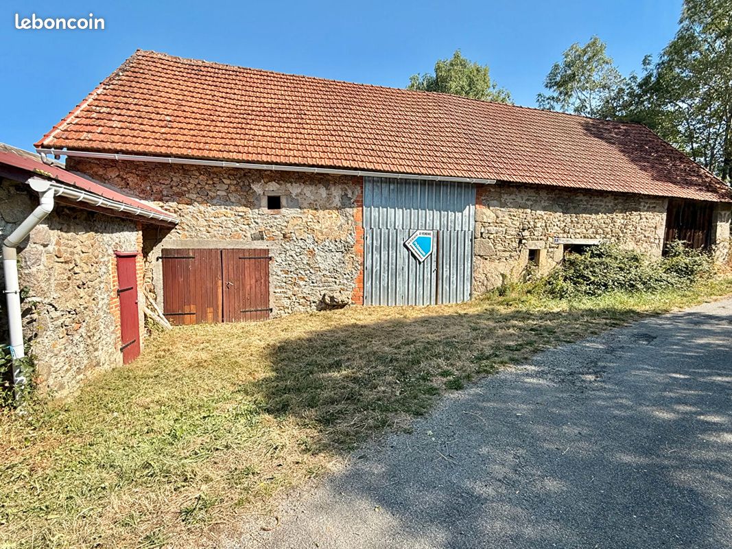 Local commercial 1 pièce 113 m² · à Biollet · 113 m² · 29 500 €