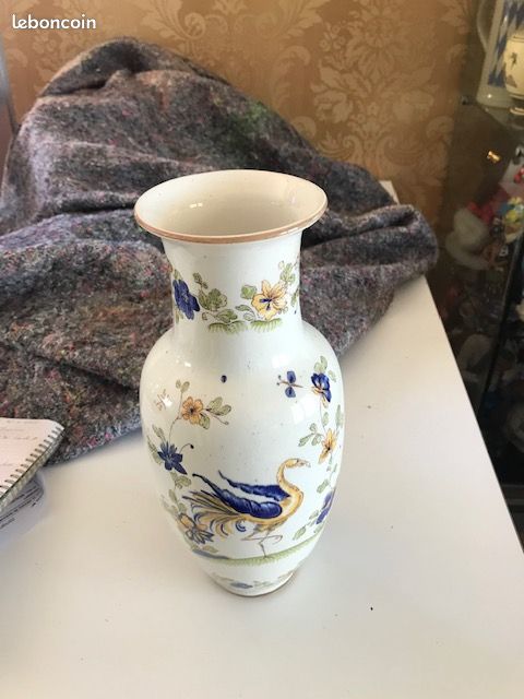 Vase en véritable vieux Moustier (image 1)