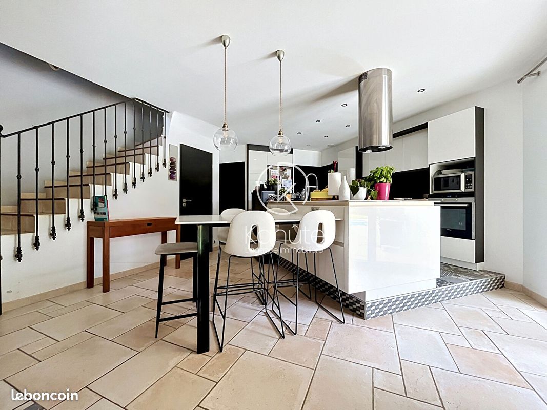 Maison 8 pièces 203 m² · à Saint-Romain-au-Mont-d'Or · 203 m² · 1 098 000 €