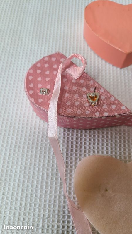 Coffret Avon Boucles D’oreilles Et Broche Rhinettes – Neuf Sans Boîte