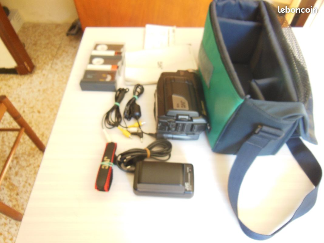 Caméscope JVC GR-FXM106S + Sacoche - Occasion