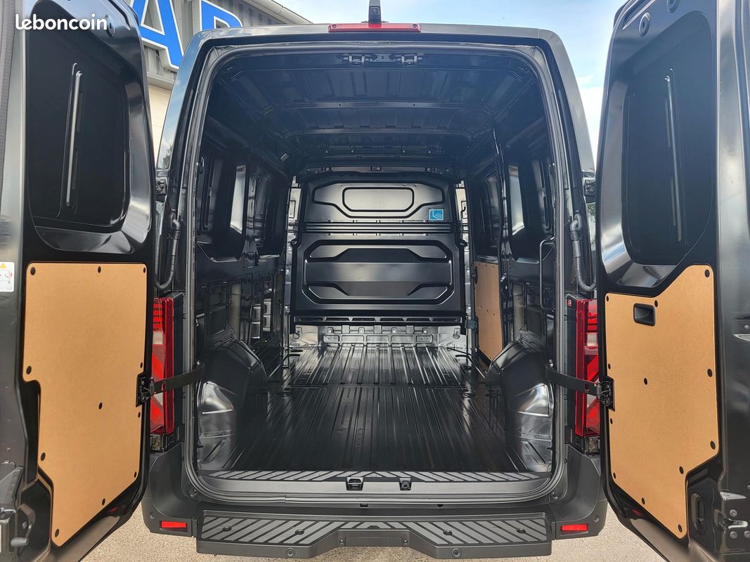 RENAULT MASTER IV L2H2 FOURGON 3T5 2.0 Blue DCI 150 AUTO ( EAG9 ) EXTRA 03 PLACES NEUF avec CAMÉRA RECUL + RADARS AVANT-ARRIERE-LATÉRAUX + PNEUS TOUS TEMPS + 3 CLÉS de CONTACT ( Prix Vente 33 990 HT ) (image 3)