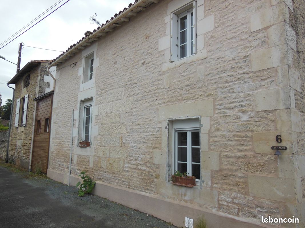 Maison 4 pièces 90 m² · à Sainte-Néomaye · 90 m² · 830 €/mois