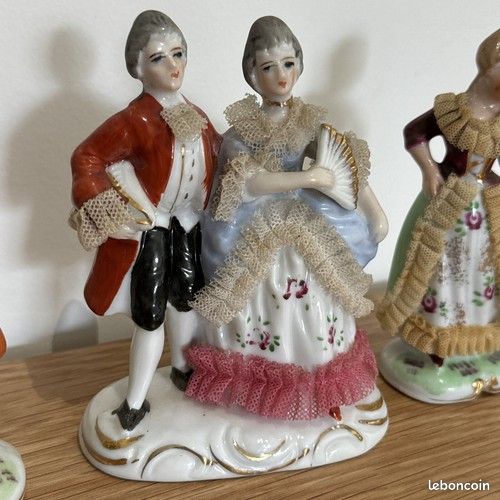 Vintage Lot De Figurines Anciennes Personnages À Dentelles Porcelaine? (image 3)