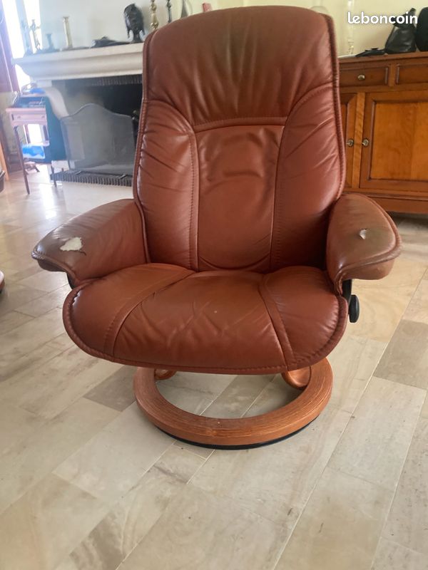 2 fauteuils Stressless en cuir avec reposes pieds (image 1)