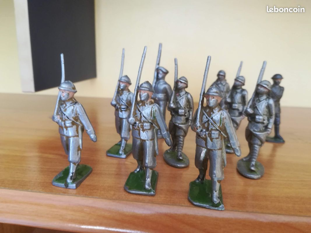 Collection de soldats de plomb et figurines anciennes et