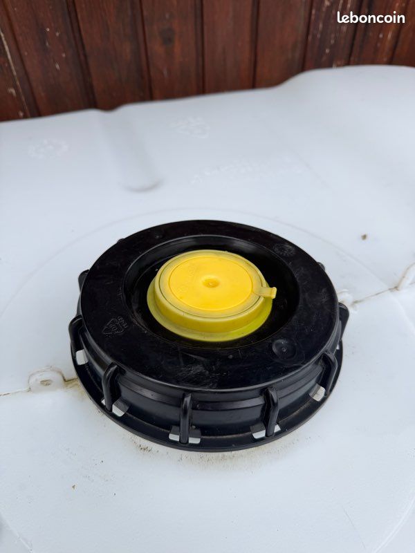 Cuve plastique 1000 litres (image 2)