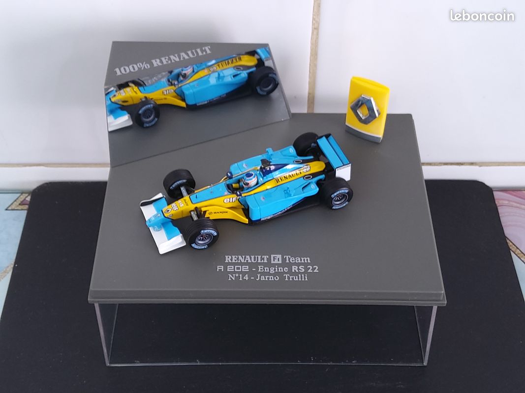 Modèle Réduit F1 Renault RS22 N°14 Jarno Trulli - Universal Hobbies échelle 1:43, Neuf