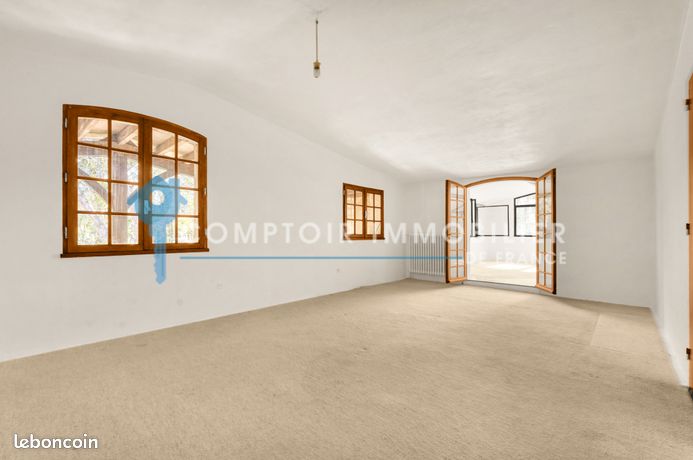 https://img.leboncoin.fr/api/v1/lbcpb1/images/f4/69/11/f469115973bf22dee7a828c03aa82794538998b0.jpg?rule=ad-image