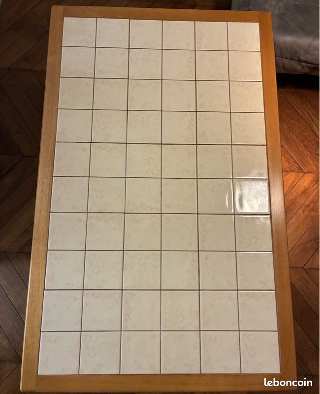 Table en bois avec plateau carrelé (image 3)