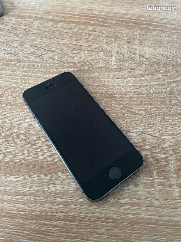 Iphone 5s - pour pièces écran ok (image 1)