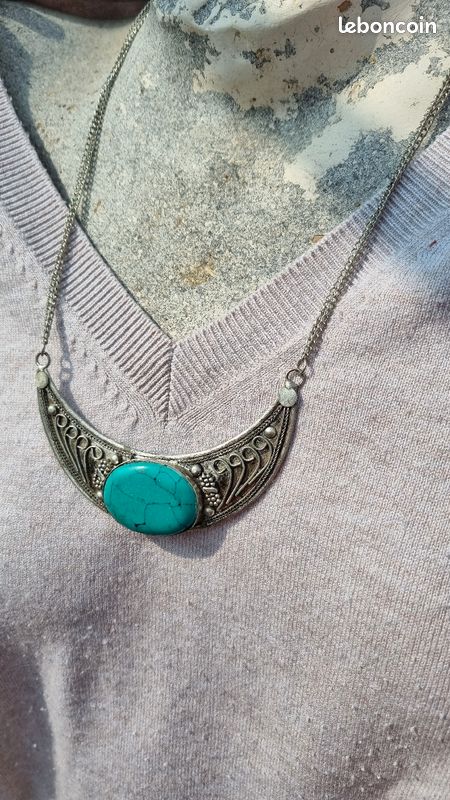 Collier demi lune (image 1)