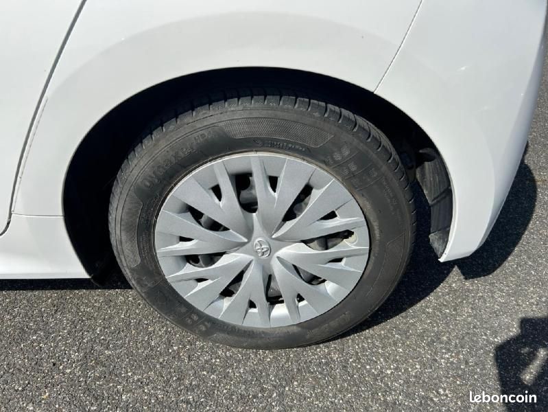Toyota Yaris 116h Dynamic Business 5p + Programme Beyond Zero Academy MY22 (image 17)