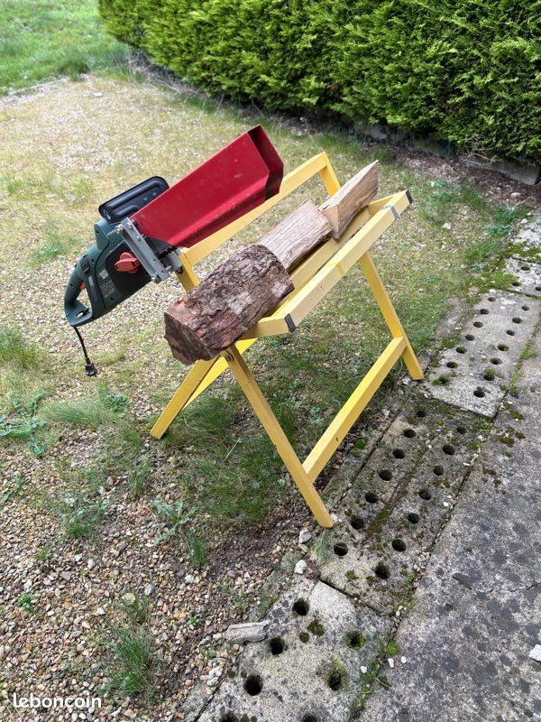Trépied + tronçonneuse (Black & Decker) (image 1)