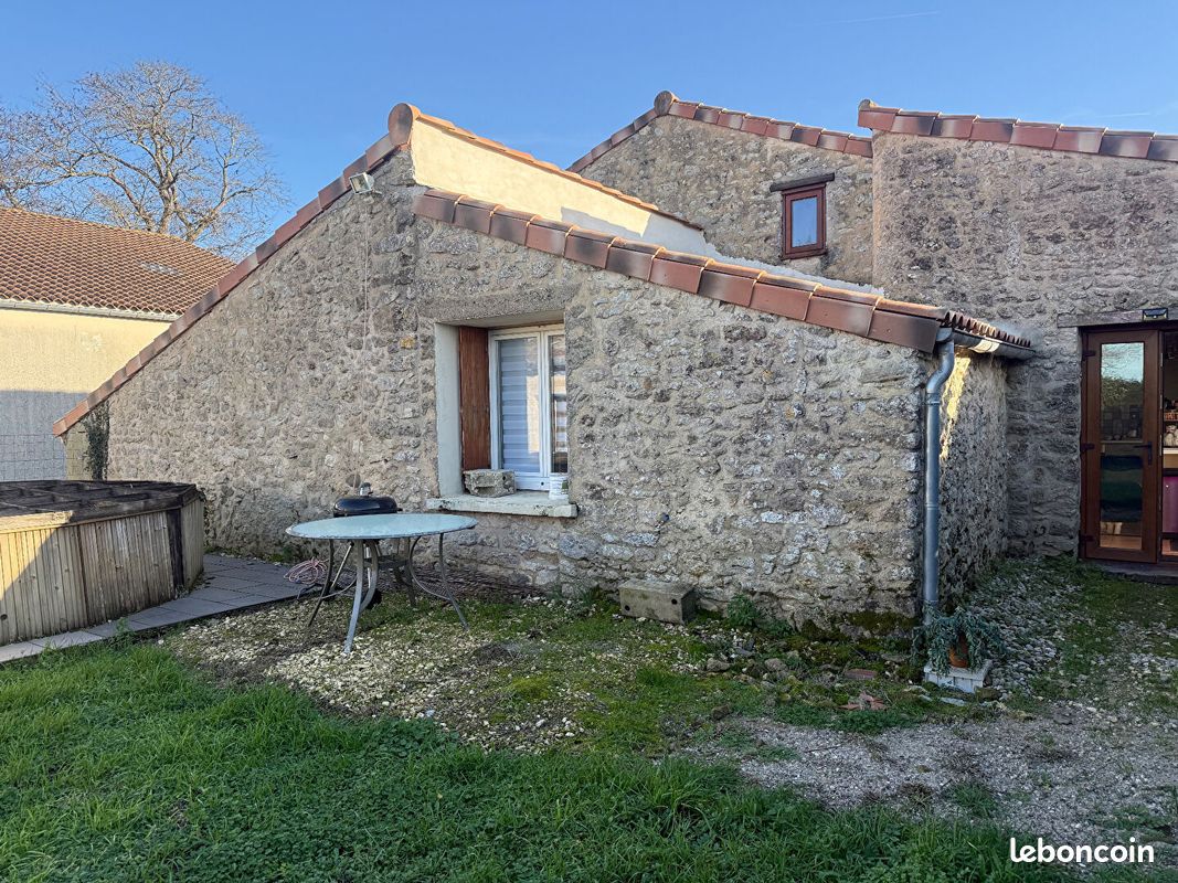 Maison 3 pièces 144 m² · à Anglade · 144 m² · 166 000 €