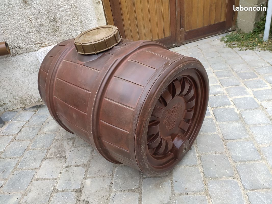 Grand Tonneau a vin alimentaire (image 1)