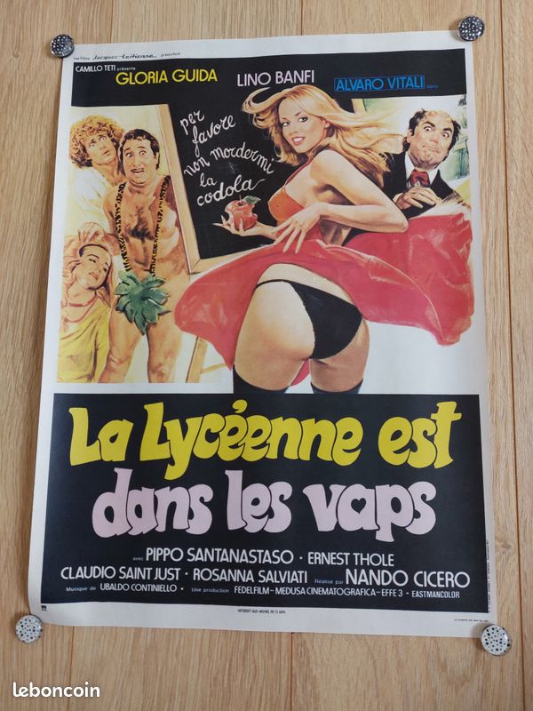 Affiche originale cinma: LA LYCEENNE EST DANS LES VAPS- 1979 / 40 x 55 cm - version roule "no copy" - Collection Affiche originale cinma: LA LYCEENNE EST DANS LES VAPS- 1979 / 40 x 55 cm - version roule "no copy" - Collection
