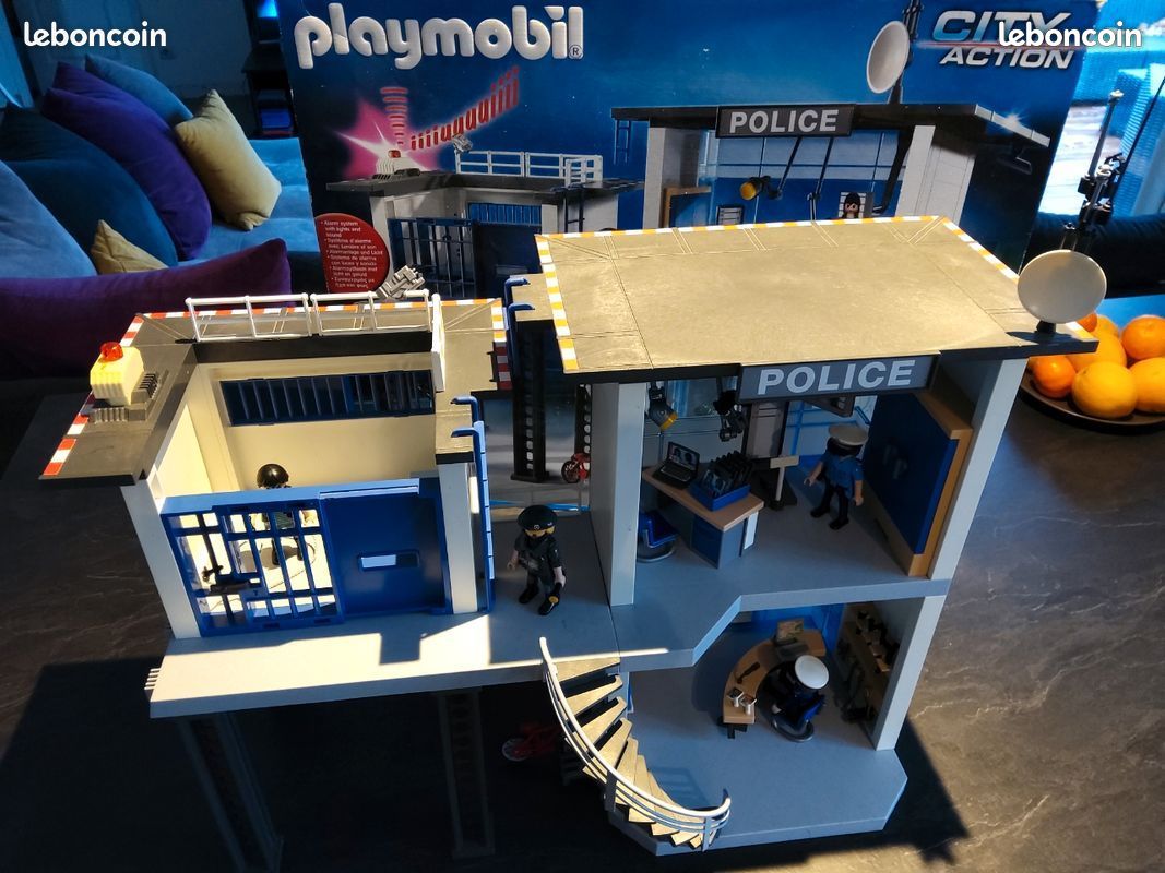 Playmobil 5182 City action Commissariat de Police complet en boîte