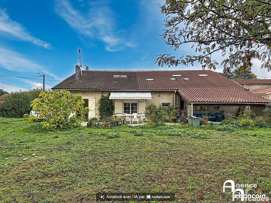 Maison 11 pièces 296 m² · à Coutras · 296 m² · 386 650 €