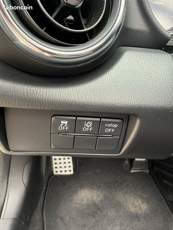 MAZDA MX5 ROADSTER 2.0 SKYACTIV-G 185 CH * CARPLAY*CAMERA DE RECUL*PACK SPORT* FULL ENTRETIEN MAZDa (image 9)