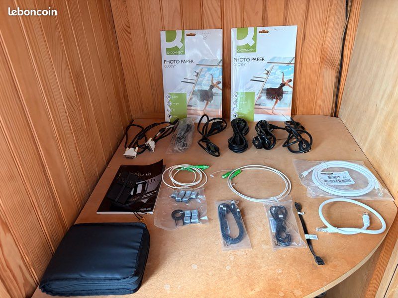 Lot D'accessoires Informatiques Divers - Ouvert Jamais Utilisé, état Comme Neuf