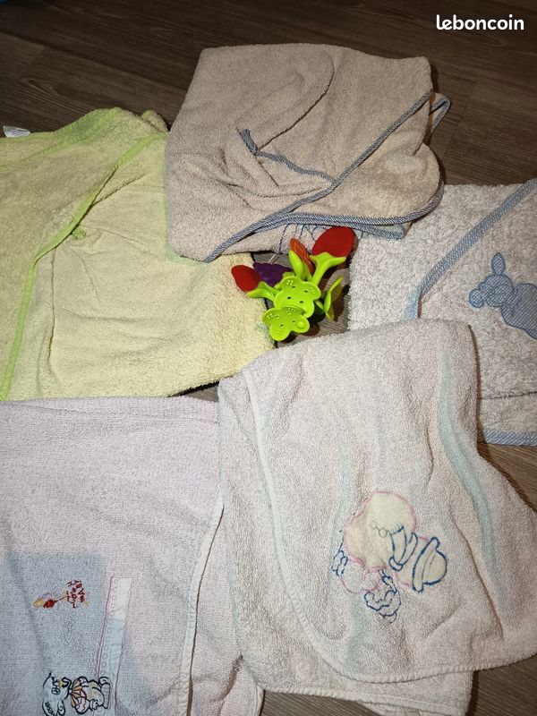 Lot Douceur Bébé – 5 Capes de Bain + Anneaux de Dentition (image 2)