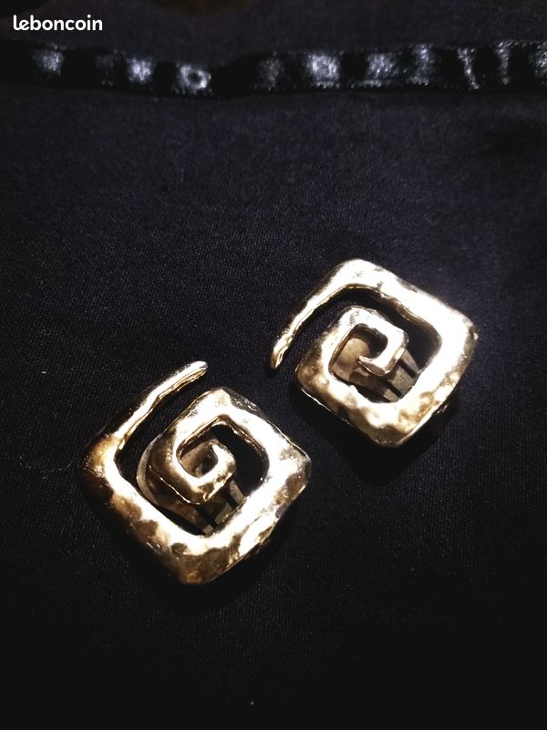 Boucles d'oreille clips métal doré martelé (image 1)