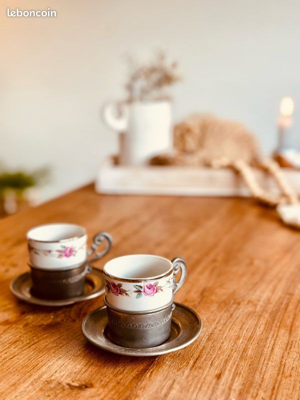Duo de tasses en porcelaine “Sebring” avec support en étain – motif roses (image 4)