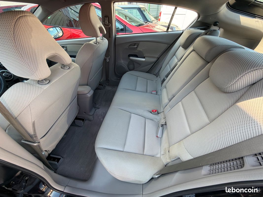 HONDA INSIGHT 1.3 I-Vtec HYBRIDE 102 CH / Edition Elegance / CLIM AUTO / Feux Xenon / Boute auto / JANTES Alu / Sièges Chauffants / PREMIERE MAIN CARNET COMPLET HONDA (image 7)