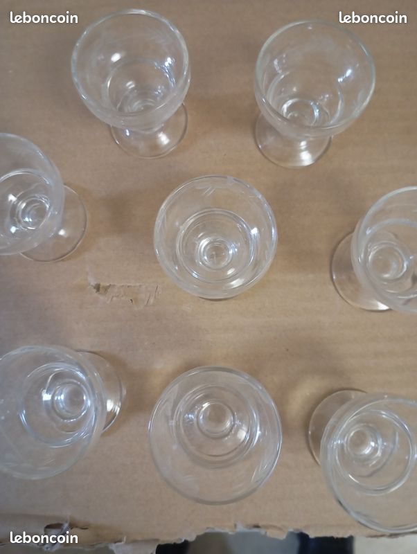 Lot de 8 verres à liqueur ciselé ancien fin 4,5cm de hauteur (image 1)