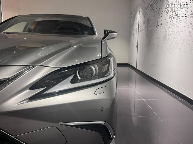 Lexus ES 300h Business MY23 (image 18)