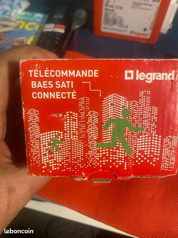 Télécommande modulaire multifonctions connectée IP pour BAES Legrand 062520 (image 2)