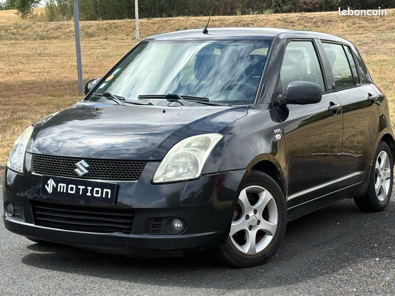Garantie 12 mois Suzuki Swift 1.3 DDIS 70ch / Climatisation / Bluetooth (image 1)