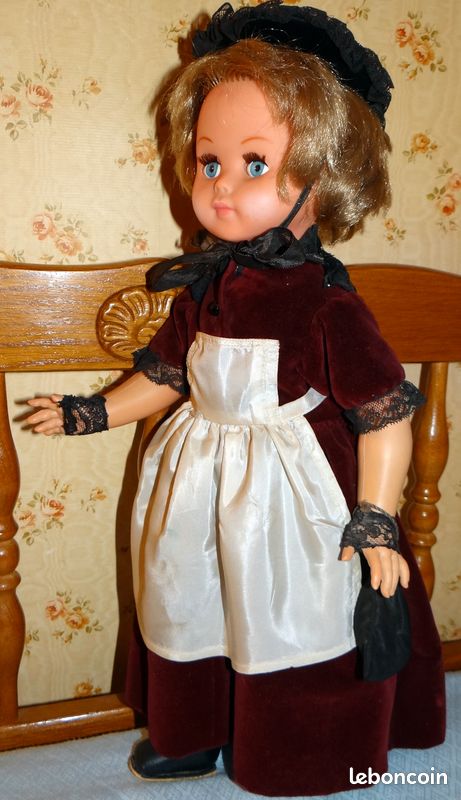 Vêtements de poupée en dentelle vintage - France
