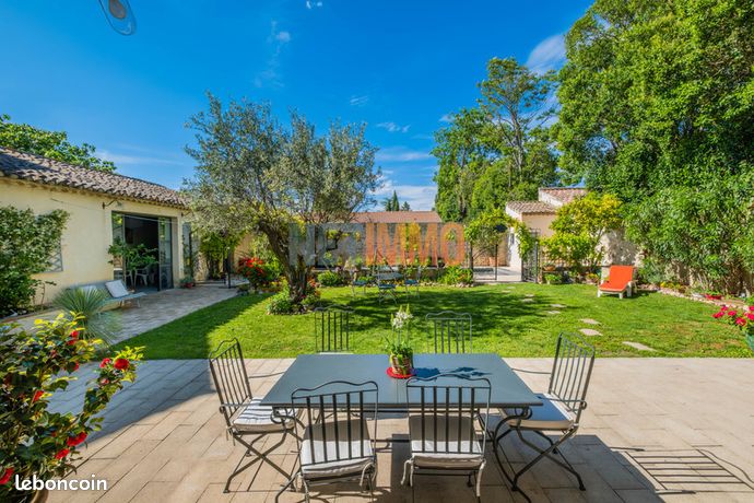 Propriété 8 pièces 335 m²