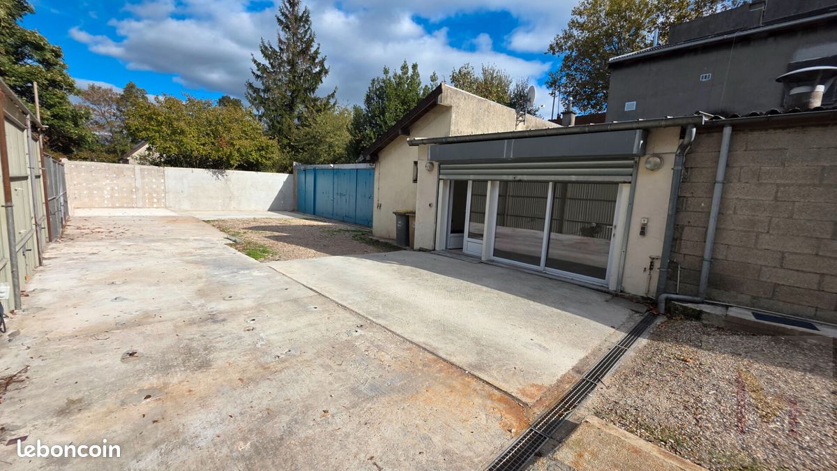 Terrain 400 m² · au Perreux-sur-Marne · 400 m² · 2 365 €/mois