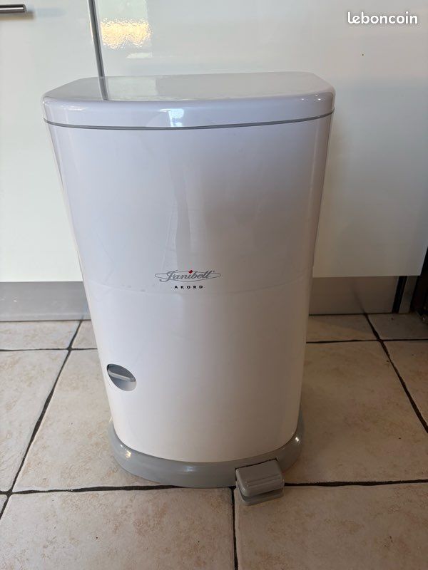 Poubelle à pédales 20l (image 1)