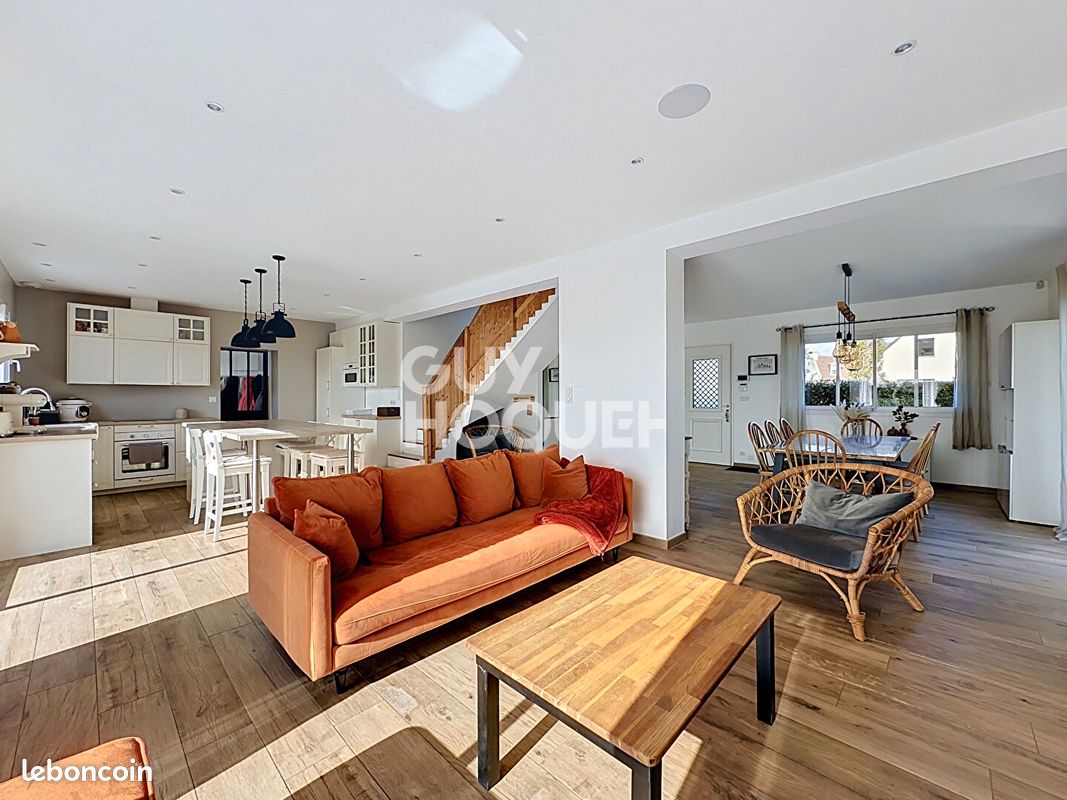 Maison 8 pièces 200 m² · à Rots · 200 m² · 474 000 €