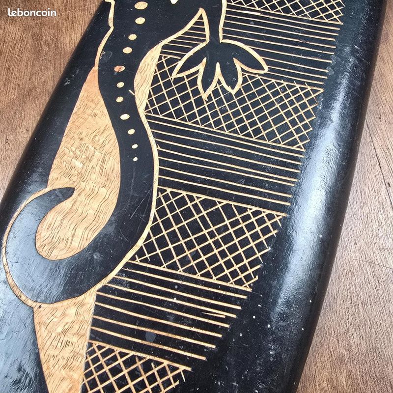 Grande Planche De Surf Décorative En Bois Manguier – Motif Gecko Maori – 100 Cm – Style Polynésien & Ethnique