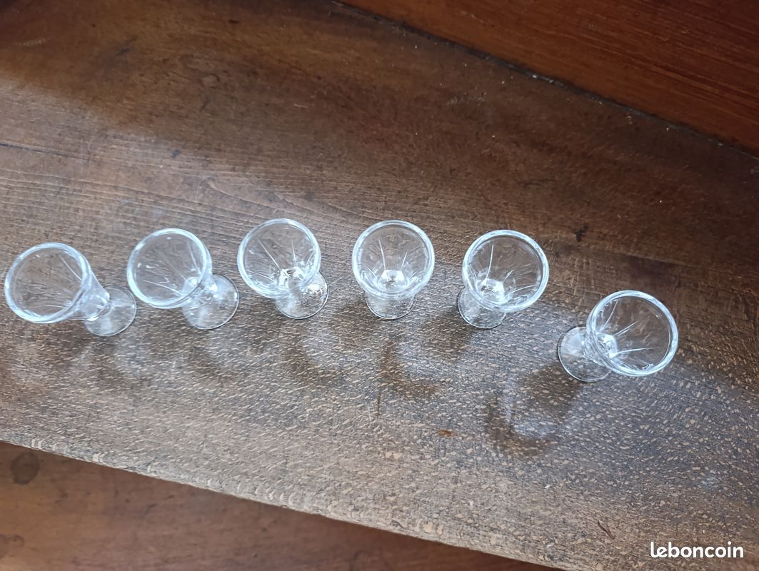 Lot de 6 Petits Verres à Pied Vintage (Type Liqueur/Vodka) (image 4)