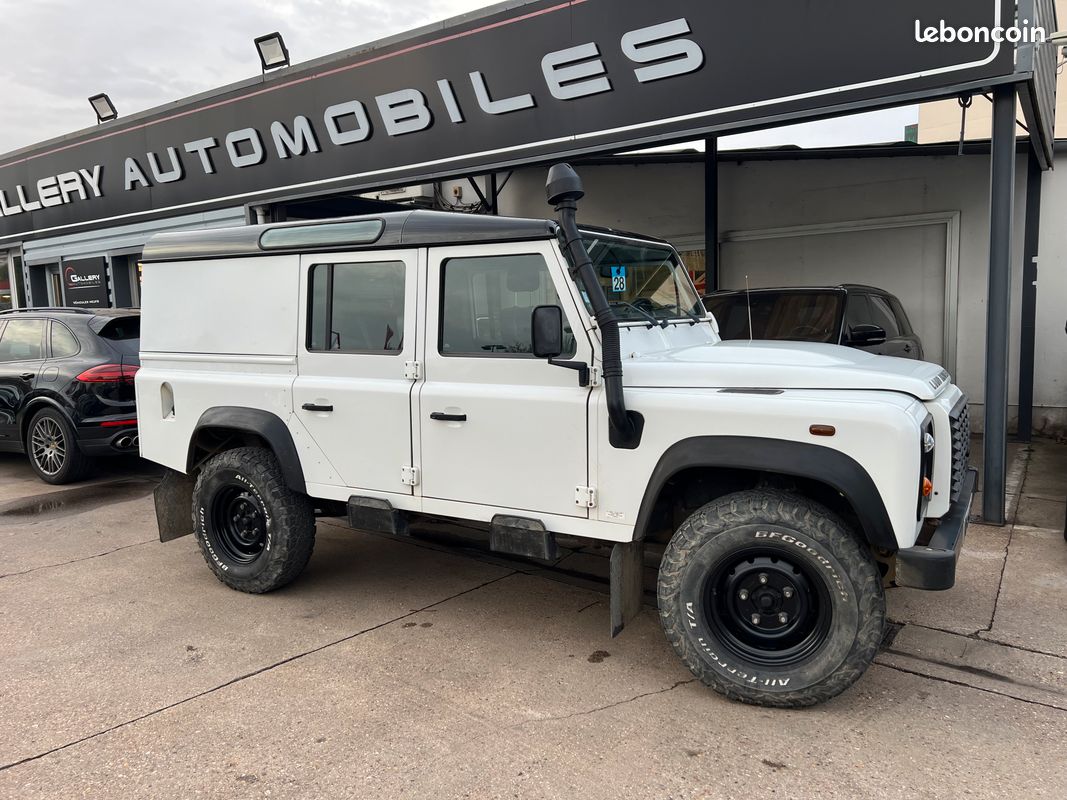 Land Rover Defender 110 Cabin Crew E TD4 2.4L (image 1)