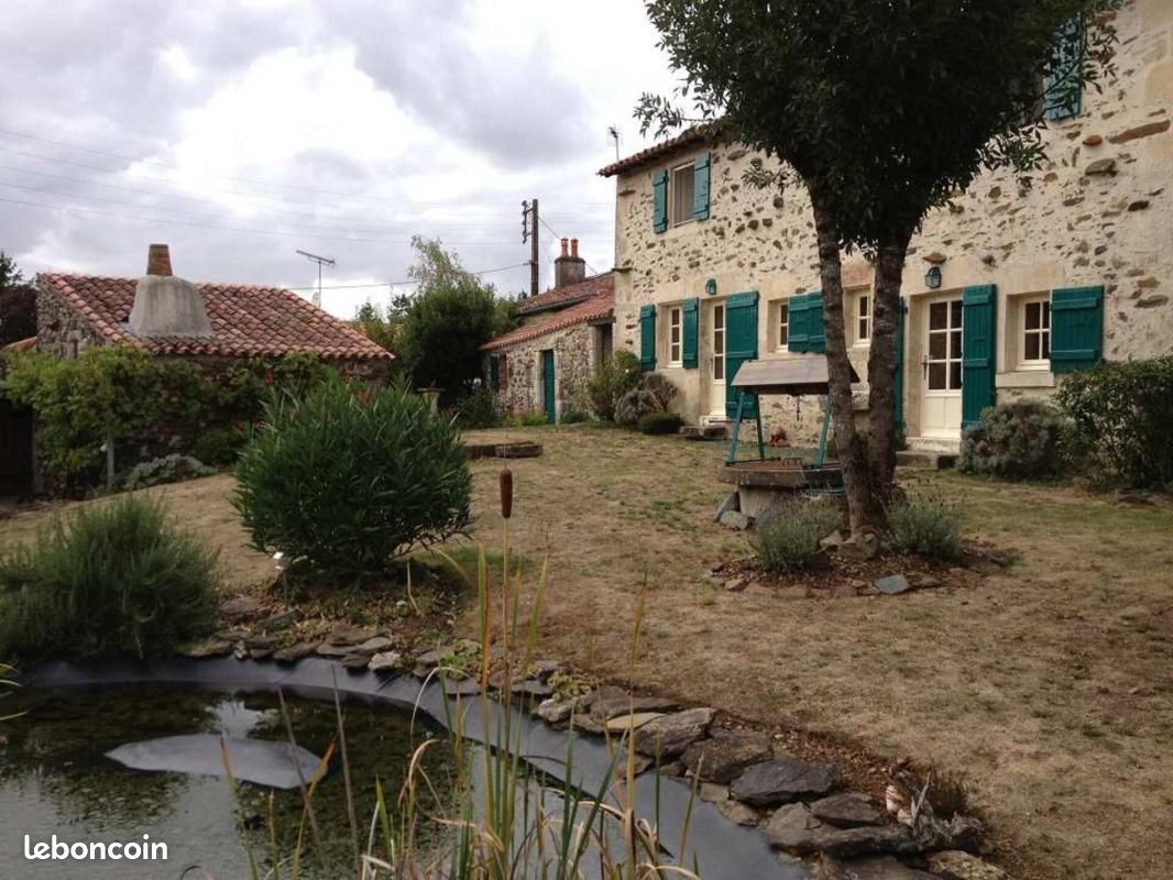 Maison 11 pièces 310 m² · à La Taillée · 310 m² · 325 000 €