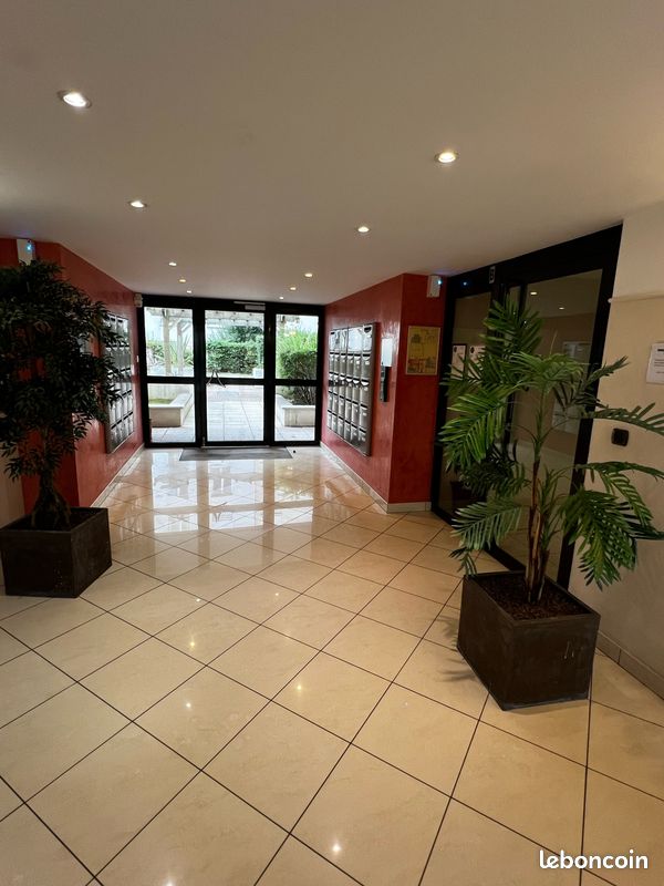 Appartement 3 pièces 67 m² · à Viry-Châtillon · 67 m² · 1 090 €