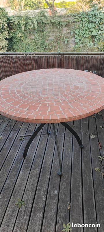 Table pierre de lave (image 2)
