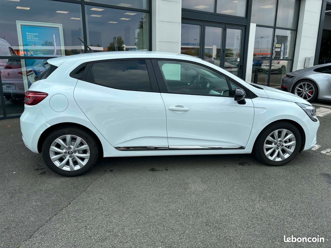 Renault clio v (2) 1.6 e-tech full hybrid 145 evolution (image 5)